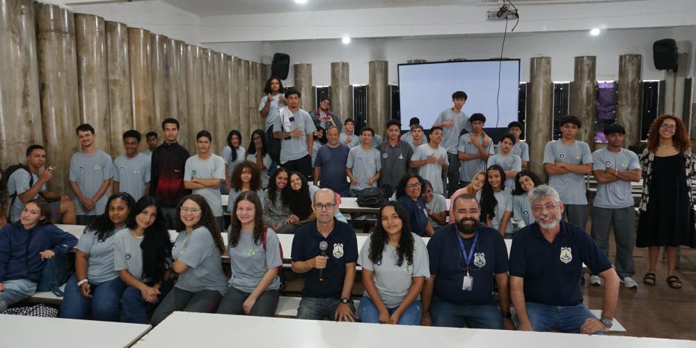 Capa da notícia: Programa leva conceitos de cidadania ao CED 01 do Itapoã