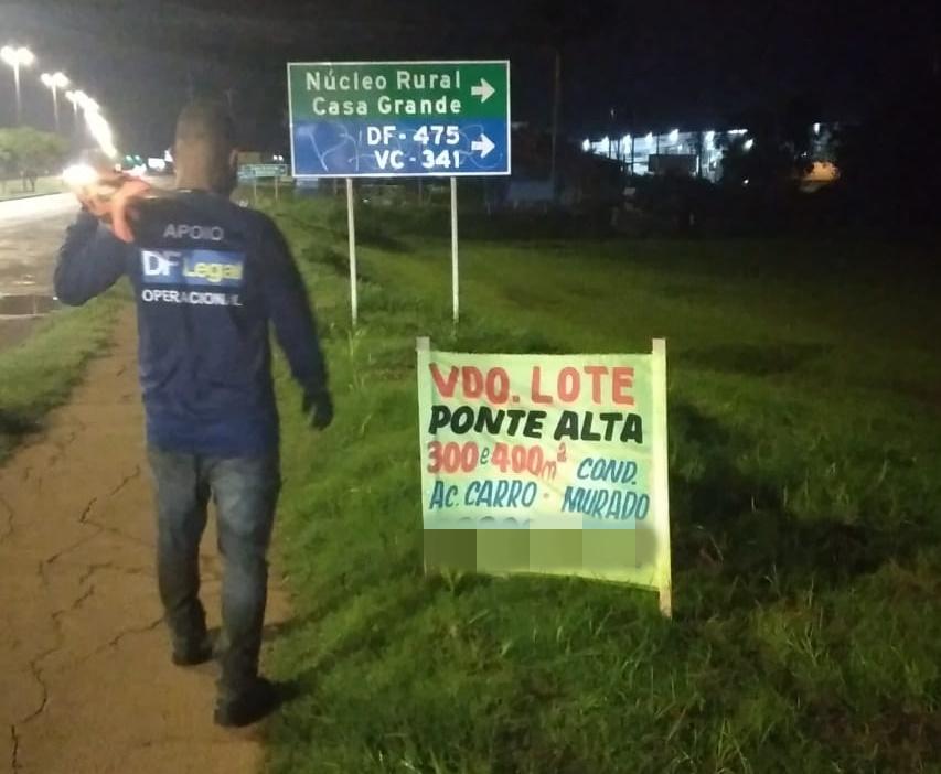 Tira-dúvidas: Quem fiscaliza as faixas publicitárias?